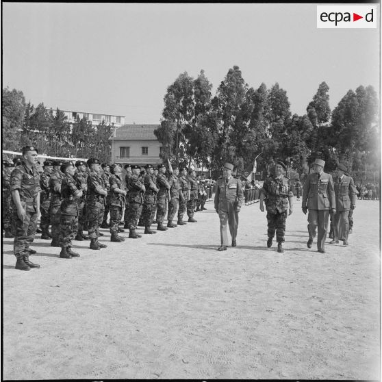 Passation de commandement au 2ème régiment de parachutistes coloniaux (RPC). [Description en cours]