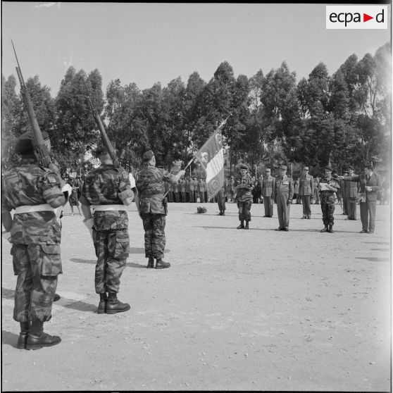 Passation de commandement au 2ème régiment de parachutistes coloniaux (RPC). [Description en cours]