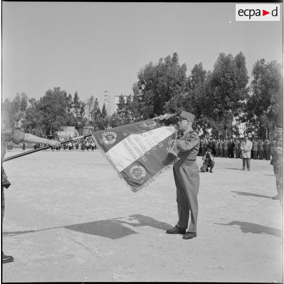 Passation de commandement au 2ème régiment de parachutistes coloniaux (RPC). [Description en cours]