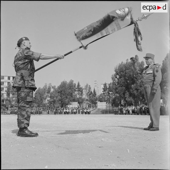 Passation de commandement au 2ème régiment de parachutistes coloniaux (RPC). [Description en cours]