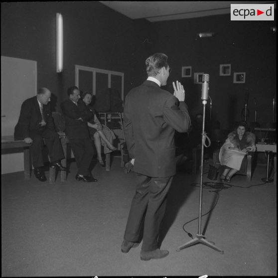 Tour de chant à l’occasion de Camerone. [Description en cours]