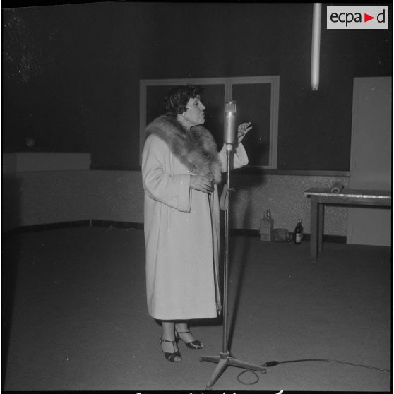 Tour de chant à l’occasion de Camerone. [Description en cours]