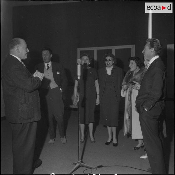 Tour de chant à l’occasion de Camerone. [Description en cours]