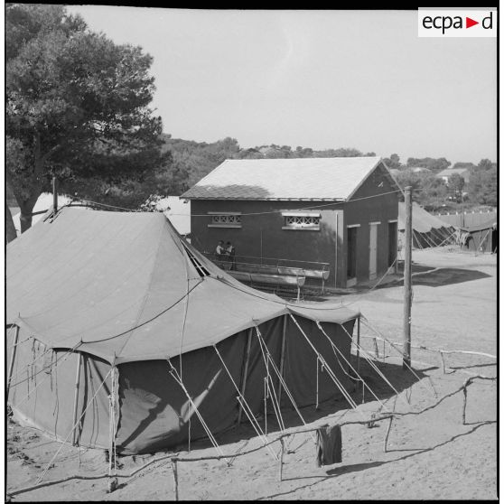 Fêtes de l'Aïd El-Seghir au CIABC (Centre d'instruction de l'arme blindée-cavalerie). [Description en cours]