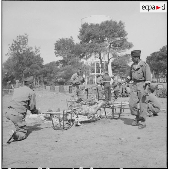 Fêtes de l'Aïd El-Seghir au CIABC (Centre d'instruction de l'arme blindée-cavalerie). [Description en cours]