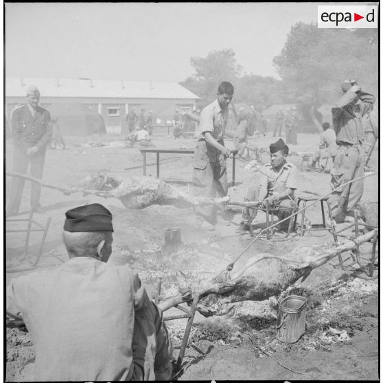 Fêtes de l'Aïd El-Seghir au CIABC (Centre d'instruction de l'arme blindée-cavalerie). [Description en cours]