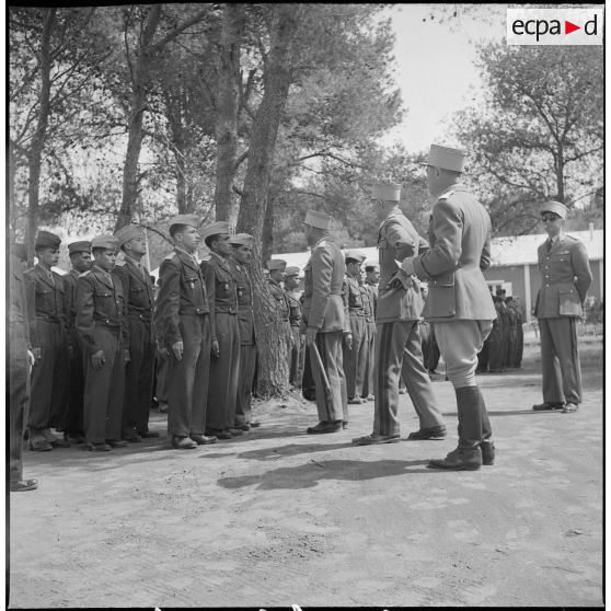 Fêtes de l'Aïd El-Seghir au CIABC (Centre d'instruction de l'arme blindée-cavalerie). [Description en cours]