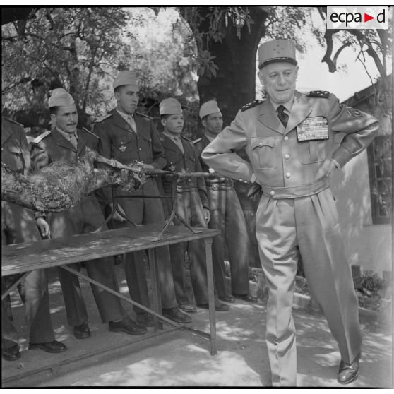 Fêtes de l'Aïd El-Seghir à la base de transit militaire d’Alger. [Description en cours]