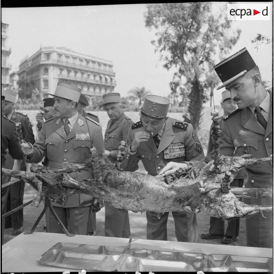 Fêtes de l'Aïd El-Seghir à la base de transit militaire d’Alger. [Description en cours]