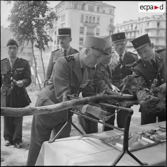 Fêtes de l'Aïd El-Seghir à la base de transit militaire d’Alger. [Description en cours]