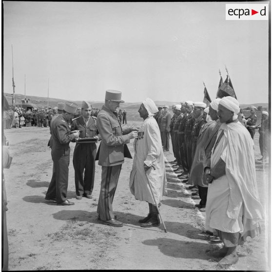 Fête du 1er régiment de tirailleurs algériens (RTA) à Boghari. [Description en cours]