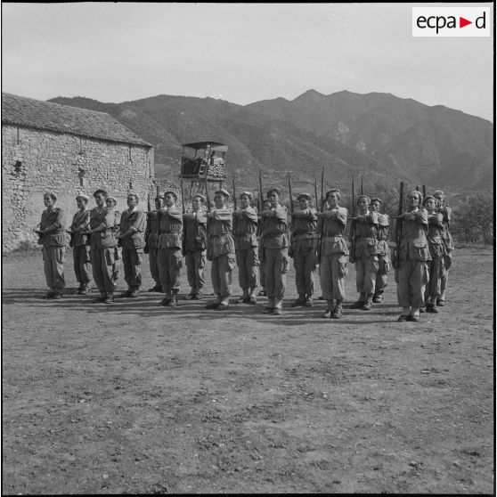 Vie quotidienne militaire. [Description en cours]