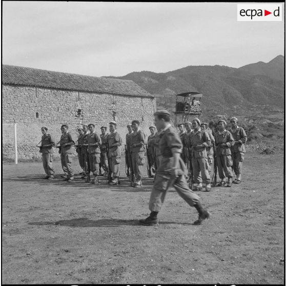 Vie quotidienne militaire. [Description en cours]