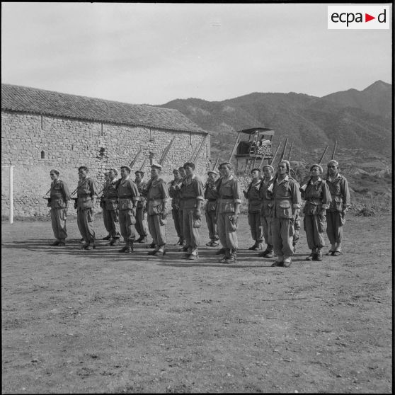 Vie quotidienne militaire. [Description en cours]