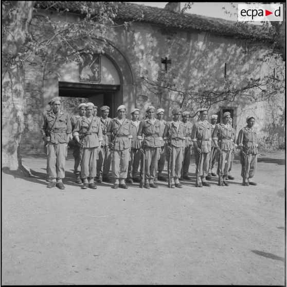 Vie quotidienne militaire. [Description en cours]