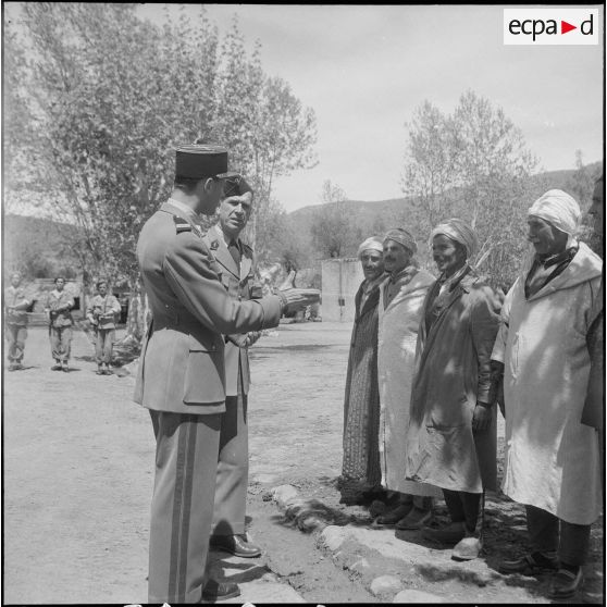 Vie quotidienne militaire. [Description en cours]