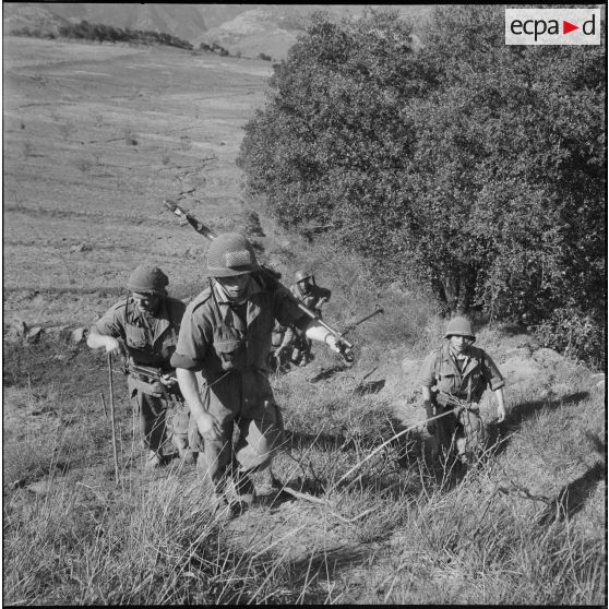 Vie quotidienne militaire. [Description en cours]