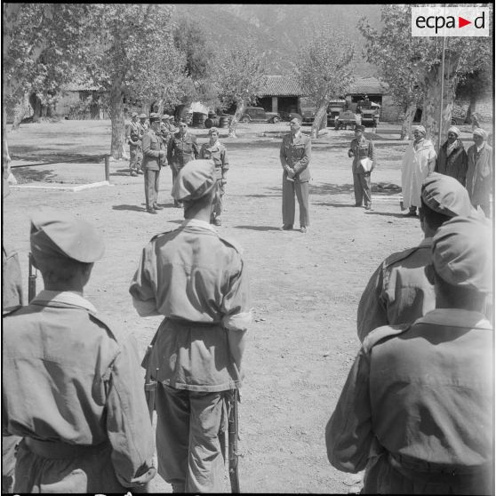 Vie quotidienne militaire. [Description en cours]