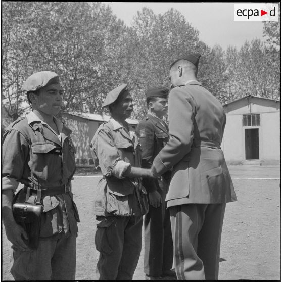 Vie quotidienne militaire. [Description en cours]
