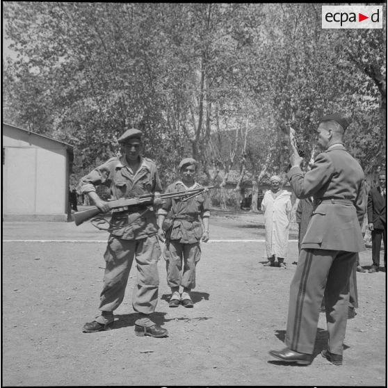Vie quotidienne militaire. [Description en cours]