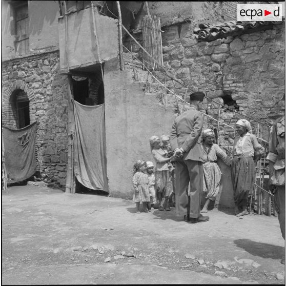 Vie quotidienne militaire. [Description en cours]