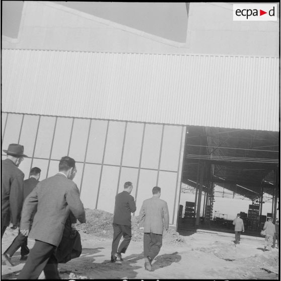 Visite du chantier d’une usine Berliet. [Description en cours]