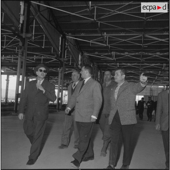 Visite du chantier d’une usine Berliet. [Description en cours]