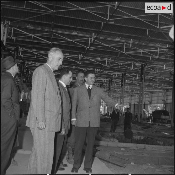 Visite du chantier d’une usine Berliet. [Description en cours]