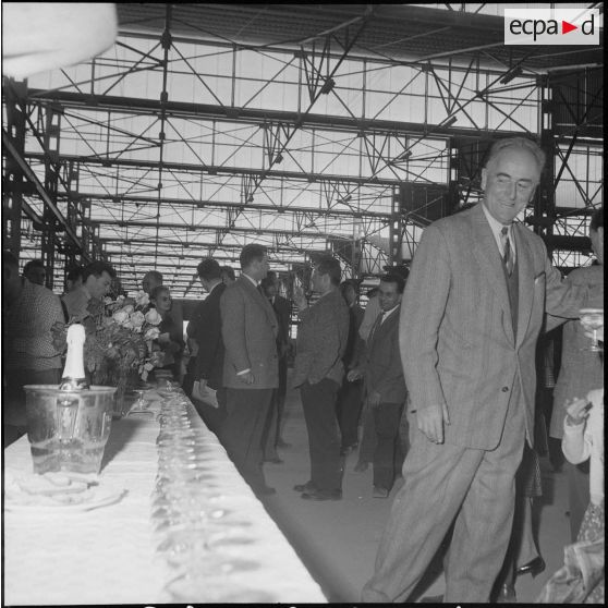 Visite du chantier d’une usine Berliet. [Description en cours]