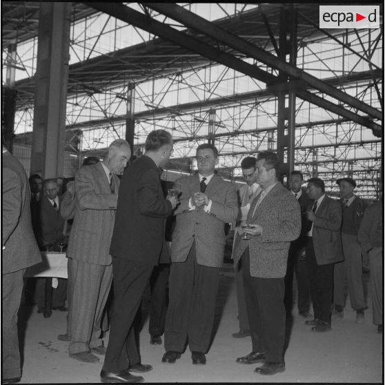 Visite du chantier d’une usine Berliet. [Description en cours]