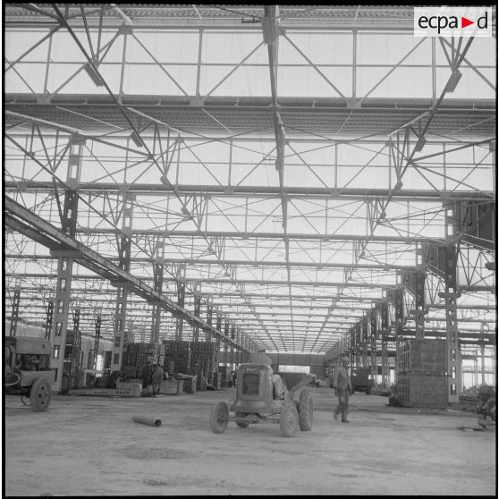 Visite du chantier d’une usine Berliet. [Description en cours]