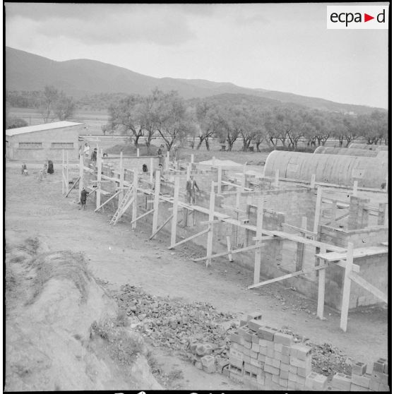 Une cité de regroupement. [Description en cours]