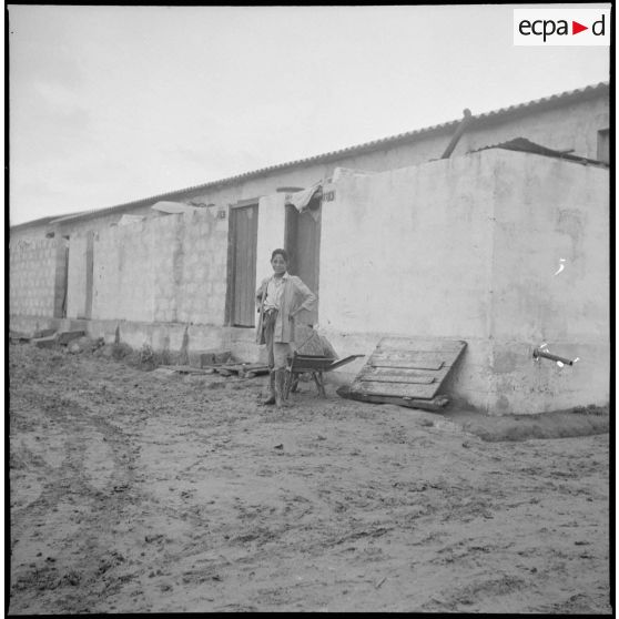 Une cité de regroupement. [Description en cours]