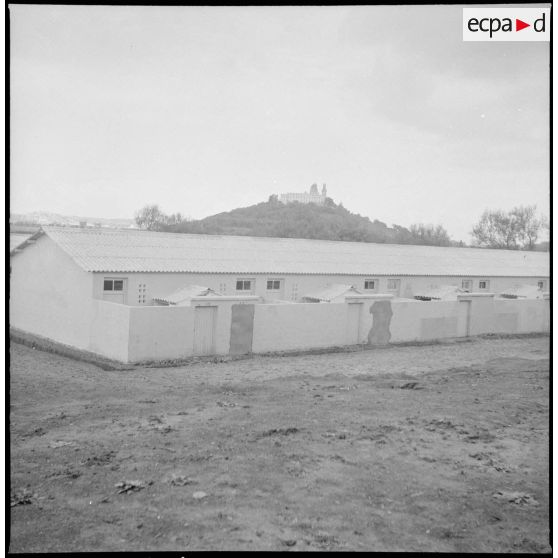 Une cité de regroupement. [Description en cours]