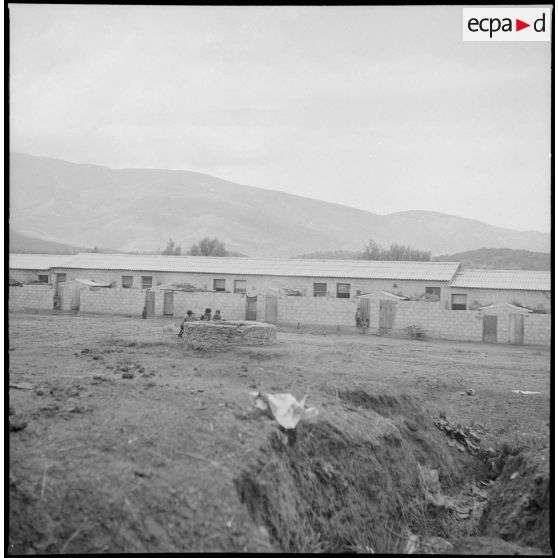 Une cité de regroupement. [Description en cours]