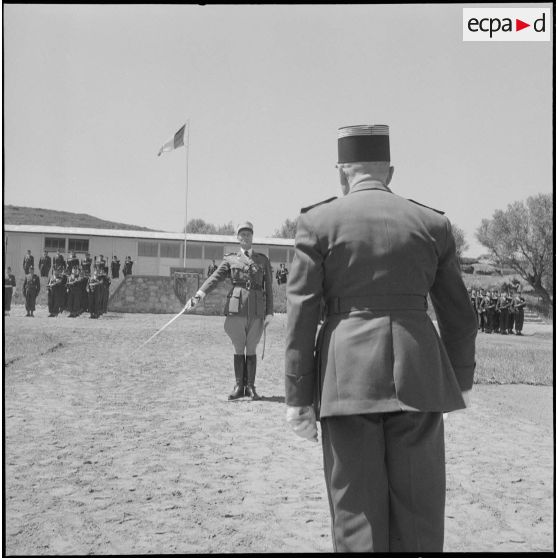 Visite du colonel Giraud au 4e RH (4e régiment de hussards. [Description en cours]