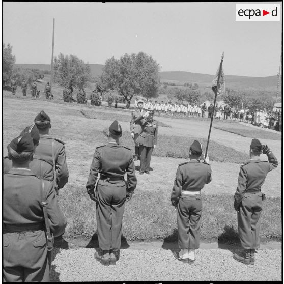 Visite du colonel Giraud au 4e RH (4e régiment de hussards. [Description en cours]