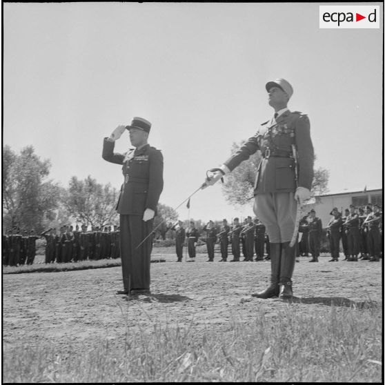 Visite du colonel Giraud au 4e RH (4e régiment de hussards. [Description en cours]