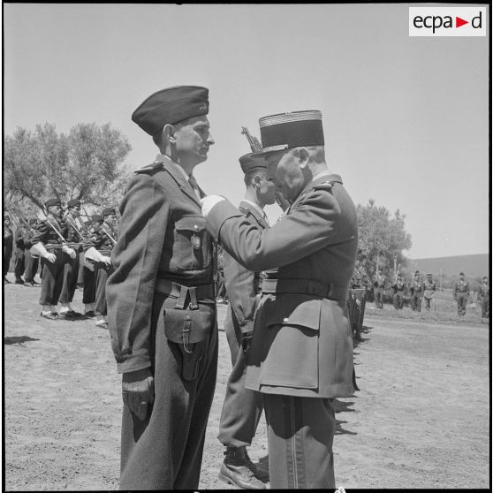 Visite du colonel Giraud au 4e RH (4e régiment de hussards. [Description en cours]