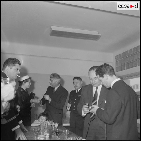Apéritif d'anciens déportés. [Description en cours]