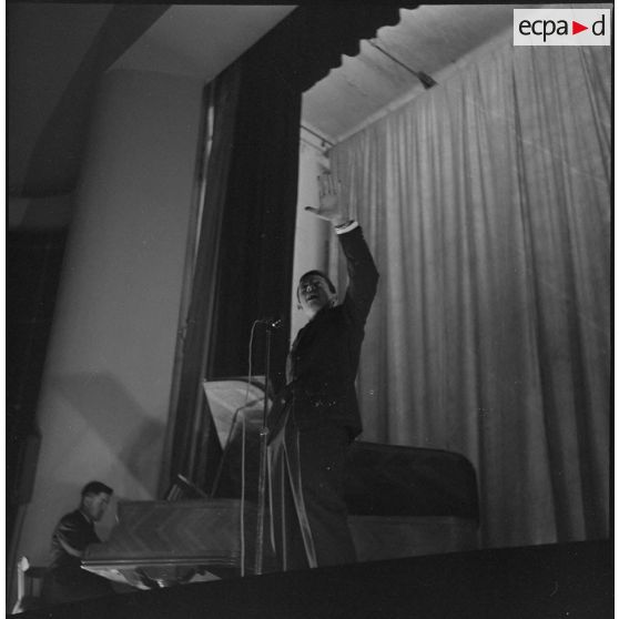 Tournée de la troupe Maryse Dubourg. [Description en cours]