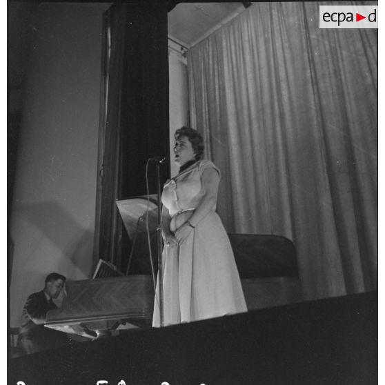 Tournée de la troupe Maryse Dubourg. [Description en cours]