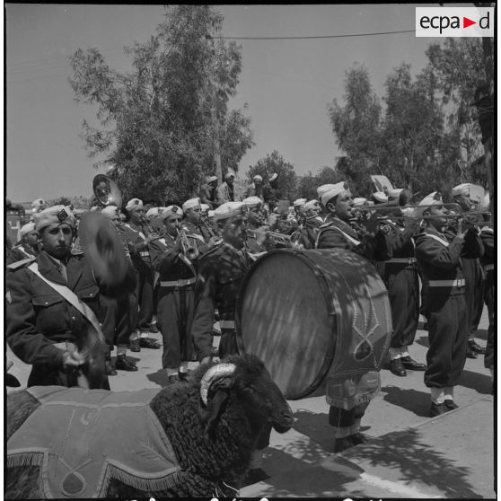 La nouba du 1er régiment de tirailleurs algériens (RTA). [Description en cours]