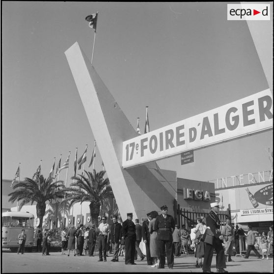 La dix-septième foire d'Alger. [Description en cours]