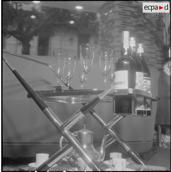 Un cocktail. [Description en cours]