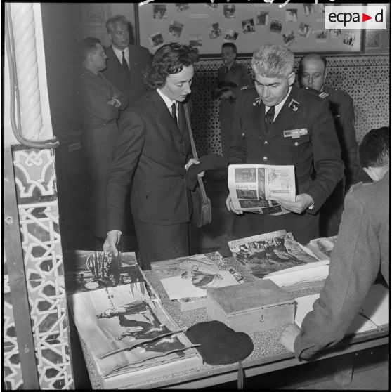 Le prince et la princesse Napoléon au journal Le Bled à Alger. [Description en cours]