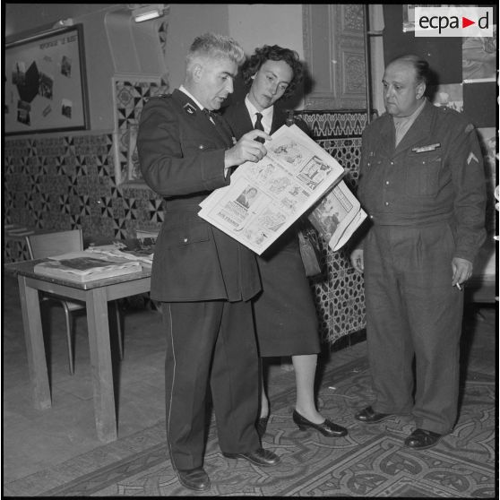 Le prince et la princesse Napoléon au journal Le Bled à Alger. [Description en cours]