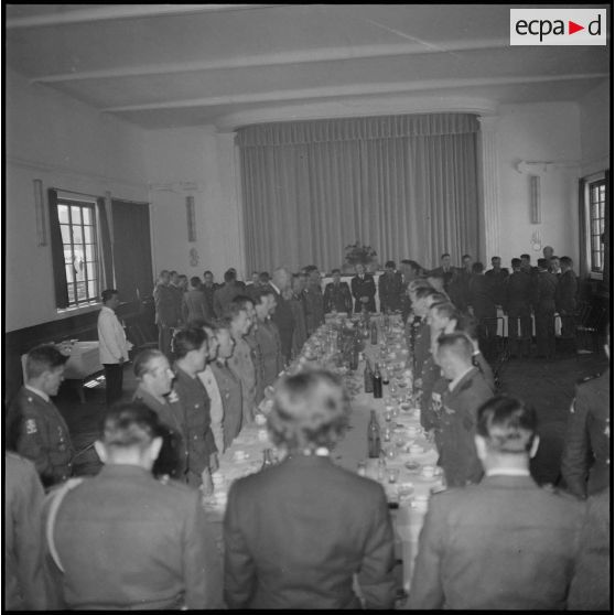 Cérémonie au centre de détente interarmées en présence du prince et de la princesse Napoléon. [Description en cours]