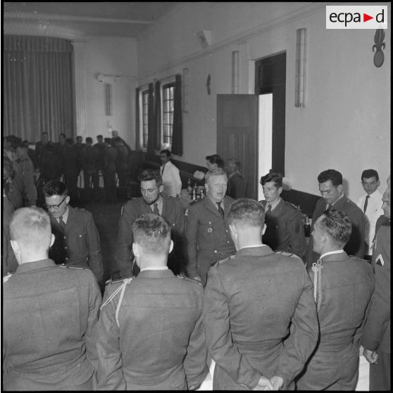 Cérémonie au centre de détente interarmées en présence du prince et de la princesse Napoléon. [Description en cours]