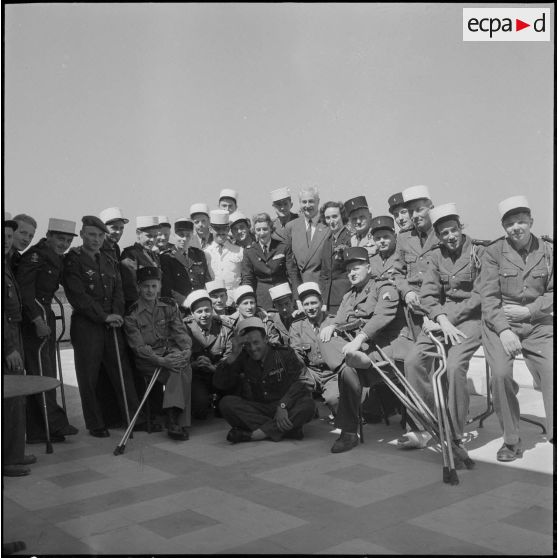 Cérémonie au centre de détente interarmées en présence du prince et de la princesse Napoléon. [Description en cours]